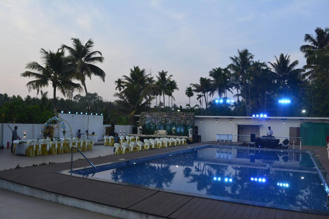 Angamaly Convention Centre Hotel Kochi Bagian luar foto