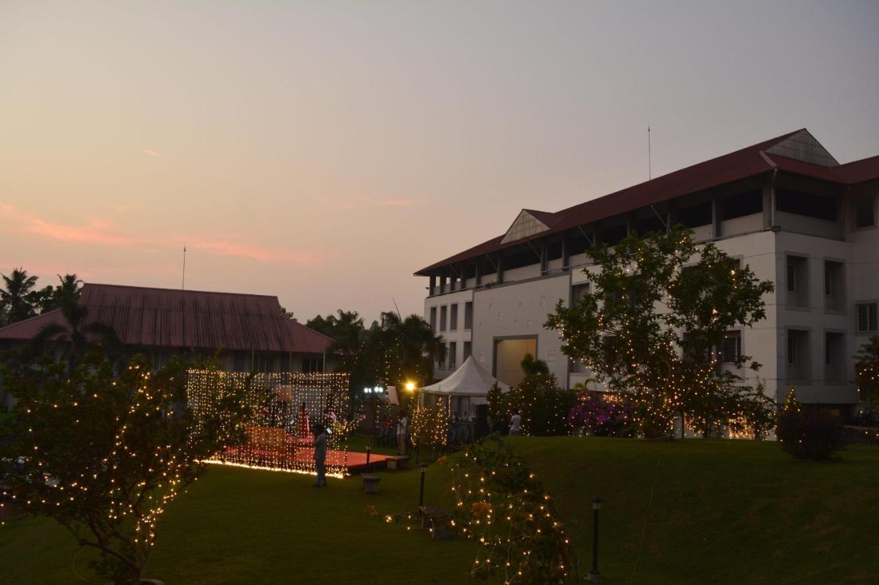 Angamaly Convention Centre Hotel Kochi Bagian luar foto